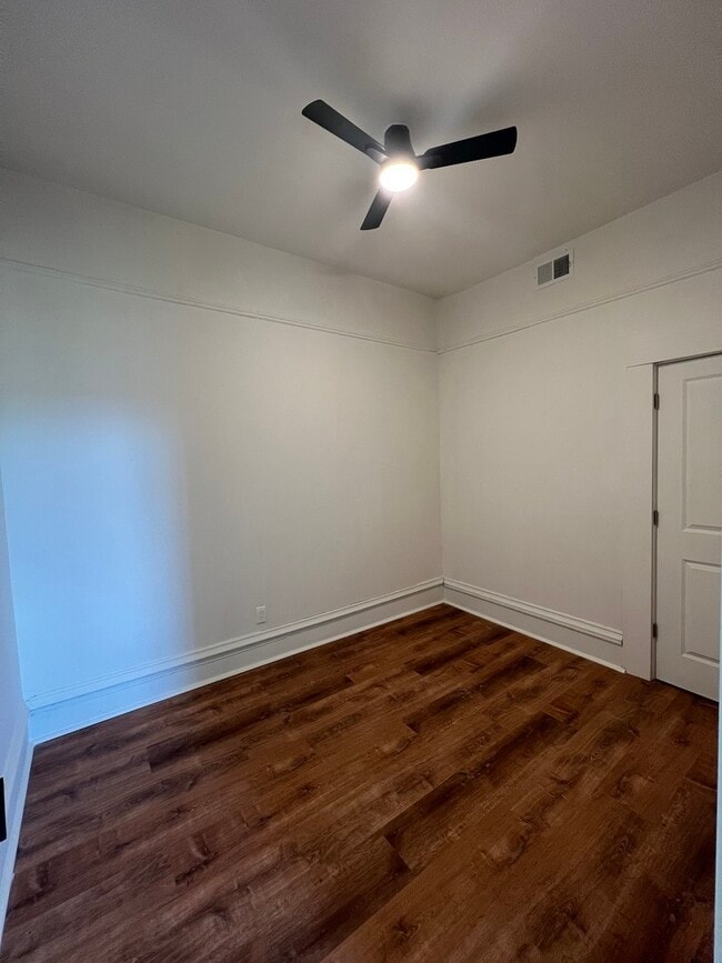 Building Photo - 5032 S Prairie Ave