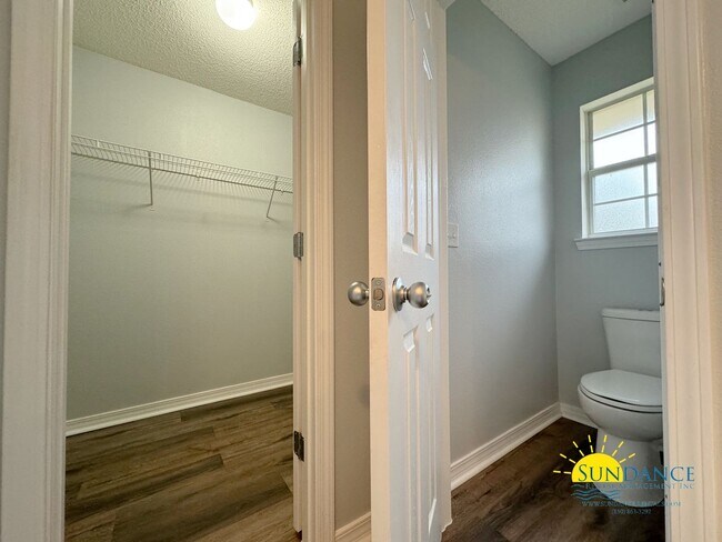 Building Photo - Stunning 4Bedroom Home in Alicia's Place of Crestview!