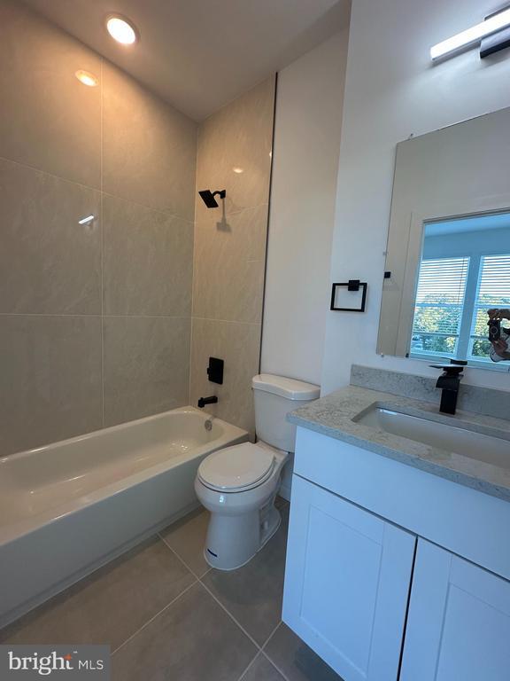 Building Photo - 1925 H St NE