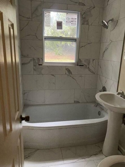 Building Photo - 252 Magnolia St