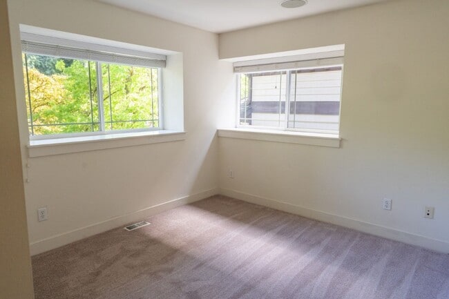 Building Photo - 4bd/2.5ba Seattle Home