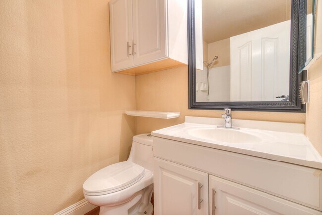 Building Photo - Elegant 3-Bed Home in Quiet Folsom Neighbo...