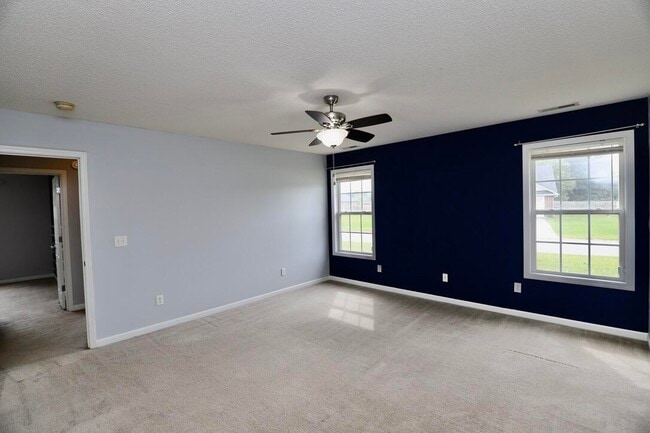 Building Photo - 60 Vinca Ct