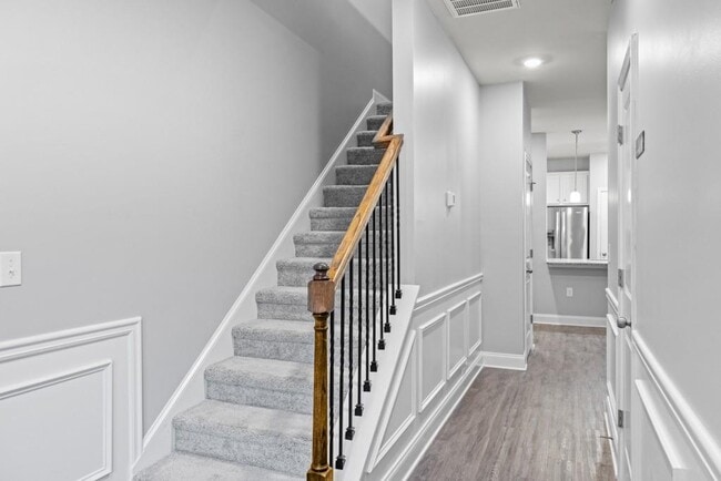 Building Photo - 2570 Castellan Dr
