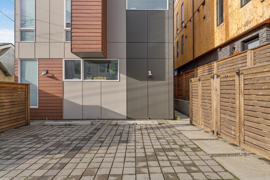 Building Photo - 1112 13th Ave