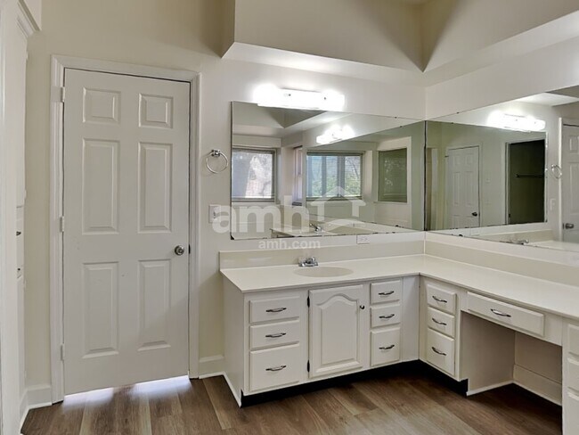 Building Photo - 7012 Poplar Creek Trce