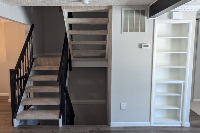 Building Photo - ABINGDON - LAUREL VALLEY 3 BDRM TOWNHOUSE