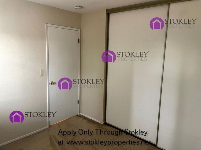 Building Photo - 1633 Lindbergh Dr