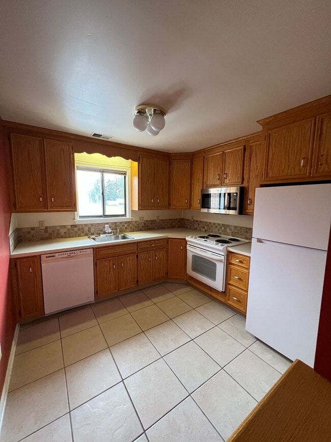 Building Photo - TWO Bedroom- East Penn School District