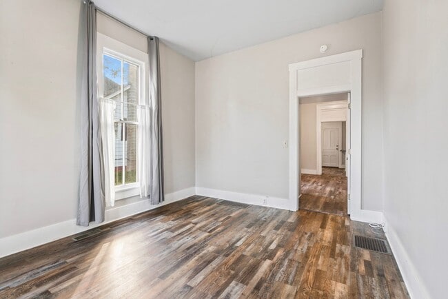 Building Photo - Charming 1 Bedroom near Noblesville High School and Downtown.