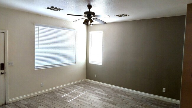 Building Photo - Spacious 4-Bedroom in Gated Copper Creek w...