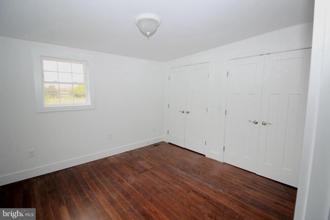 Building Photo - 306 Main St