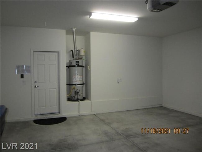 Building Photo - Beautiful 3 Bedrooms/3 Full baths, with bedroom downstairs