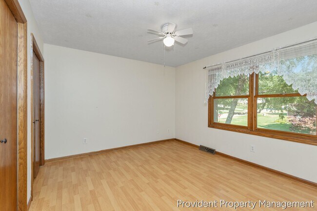 Building Photo - Spacious 4 Bedroom / 2.5 Bath Home with Byron Center Schools