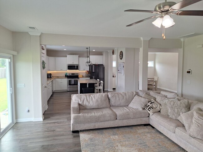 Building Photo - Magnificent Five Bedroom Home in Elgin SC!