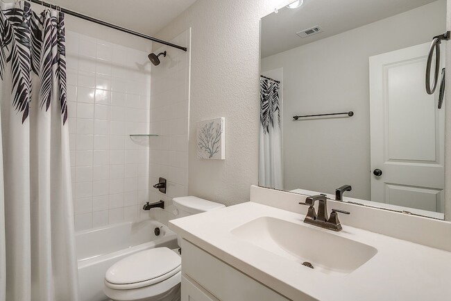 Building Photo - 550 Peppercress Ln