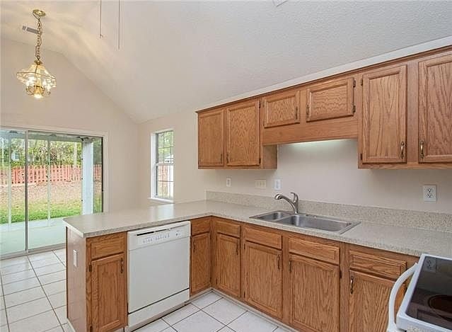 Building Photo - 524 Lisa Carol Dr