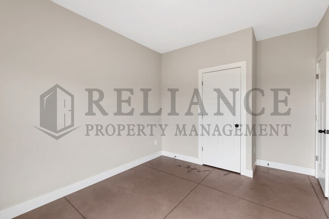 Building Photo - 4809 N Hillside Ct