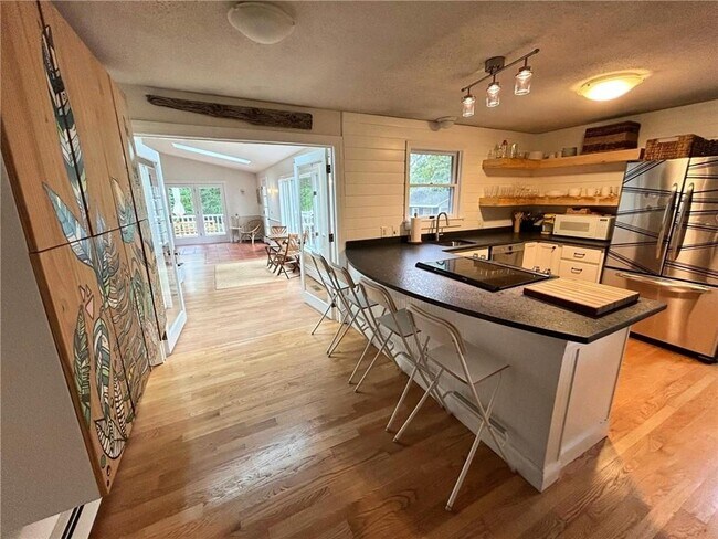 Building Photo - 52 Lawn Ave