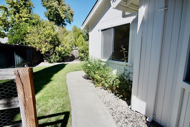 Building Photo - 4400 Sunrise Ct