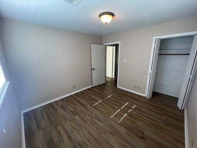 Building Photo - 660 Enfield Ln, Beaumont, TX 77706