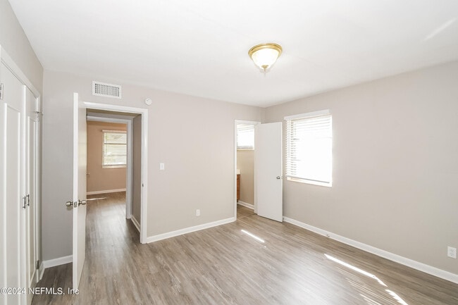 Building Photo - 6238 Green Pine Ln