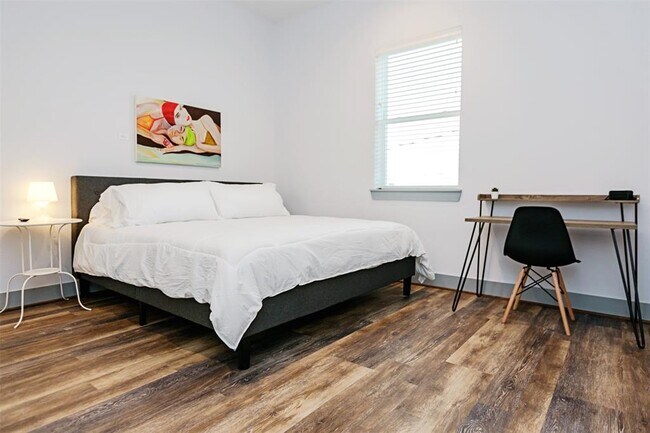 Building Photo - 4303 Chester St