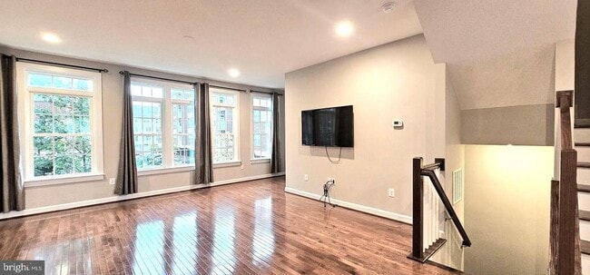Building Photo - 3155 John Glenn St