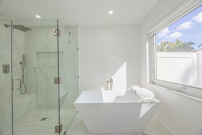 Building Photo - 23246 L'Ermitage Cir