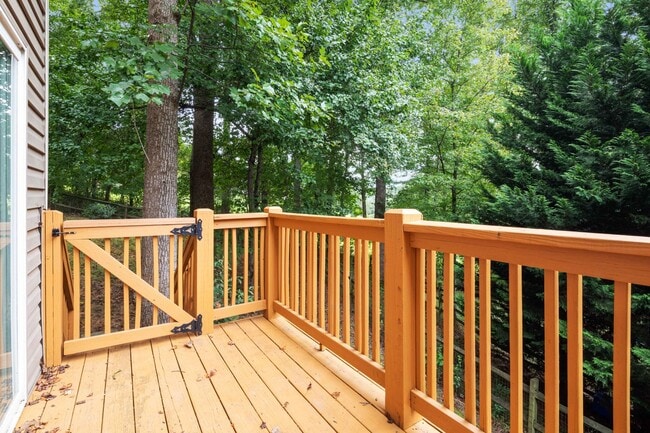 Building Photo - 3 Bedroom 1.5 bath house close to West Asheville, Great location!