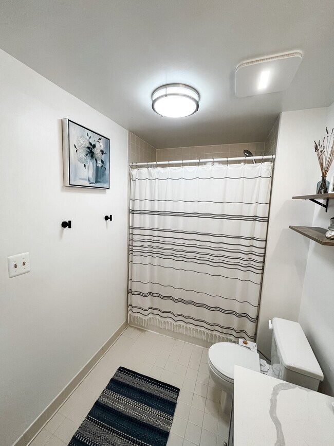 Level 1 Bathroom - 901A S Scott St