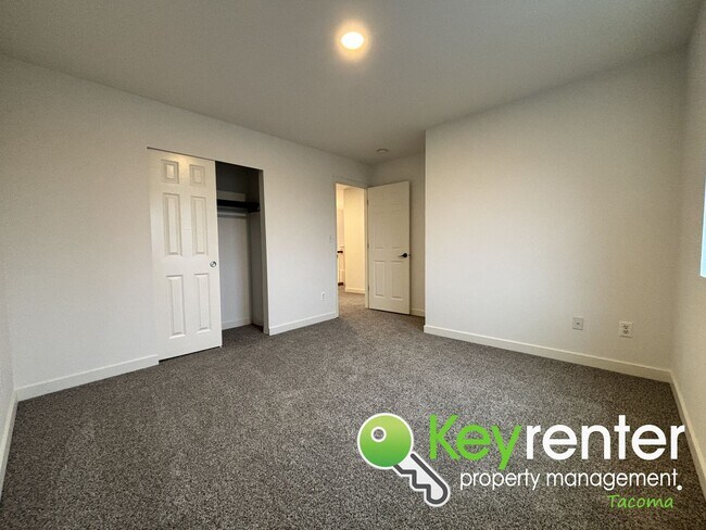 Building Photo - Beautiful 4 Bedroom 2.5 Bathroom Tacoma Home for Rent in Quiet Cul-De-Sac Community