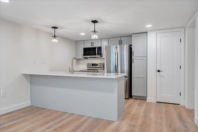 Building Photo - Newly Renovated 2BR Apartment in Vinton - Premium Finishes!