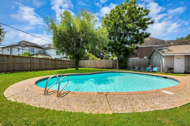 Building Photo - 5139 Beechnut St