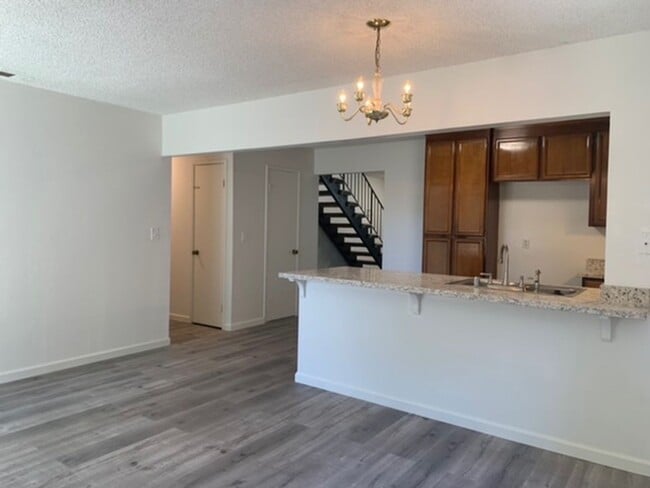 Building Photo - 4 Bed/2 Bath Spacious Home with Big Backyard and New Laminate & Carpet - Union City