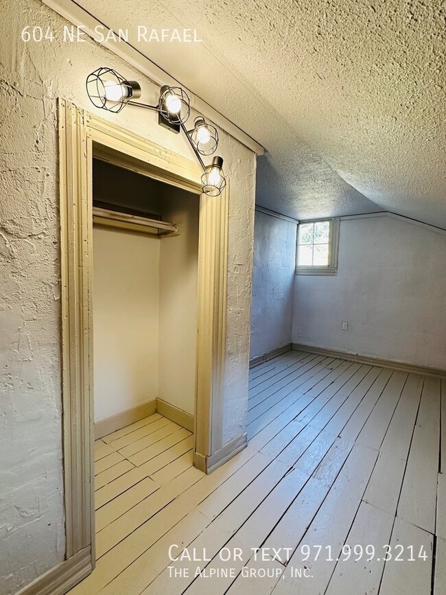 Building Photo - 604 NE San Rafael St