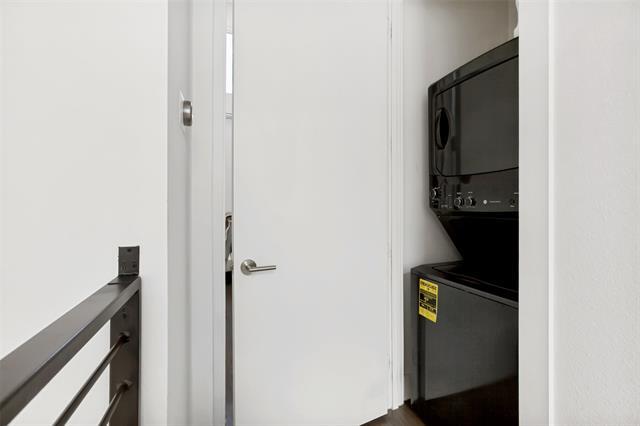 Building Photo - 2319 Kirby St