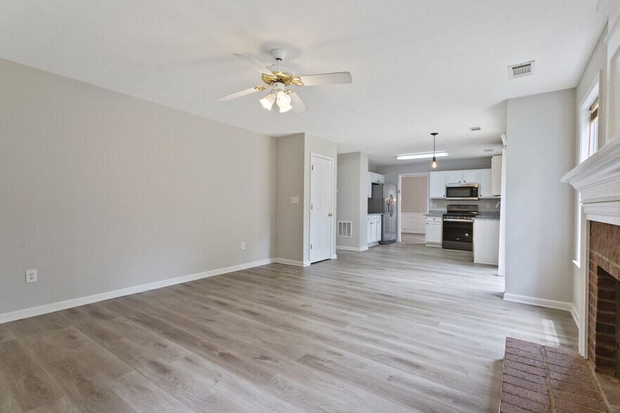 Building Photo - 2325 Winthrope Way Dr