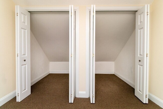 Building Photo - 15 Buckingham St