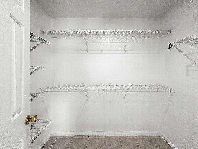 Building Photo - Move-In Ready 3 Bed | 2 Bath Home in Prime Tampa Location