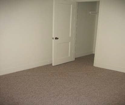 Bedroom - Colonial Square Apartments
