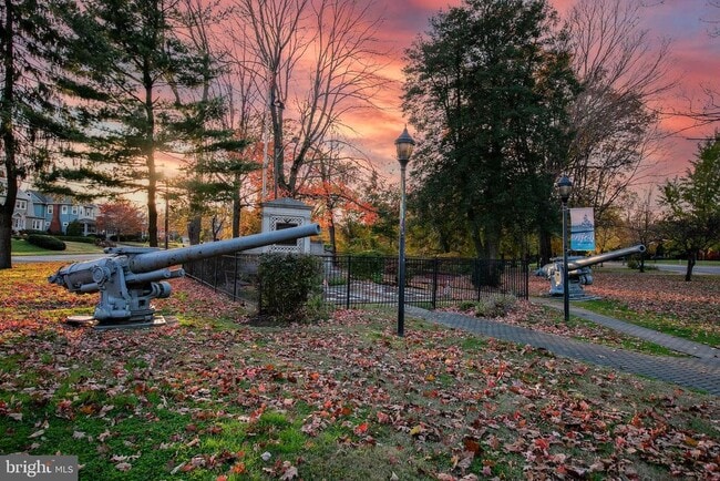 Building Photo - 1305 Sylvan Dr