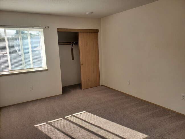 Building Photo - 10660 SW Davies Rd