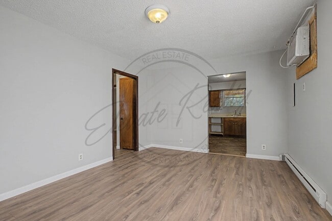 Building Photo - Two Bedroom Ranch Style Duplex in Hermitage!