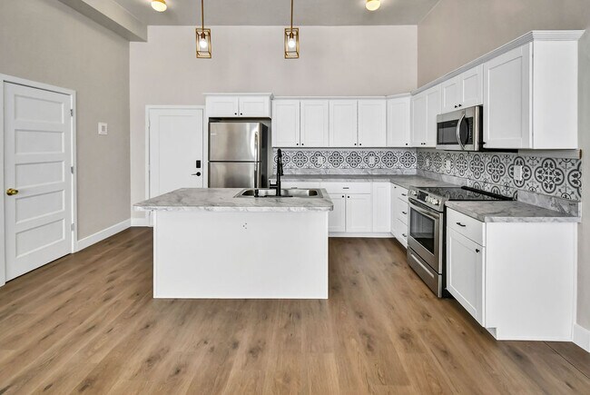 Building Photo - VINTAGE VAULT