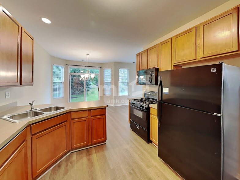 Building Photo - 509 Springbrook Trail N
