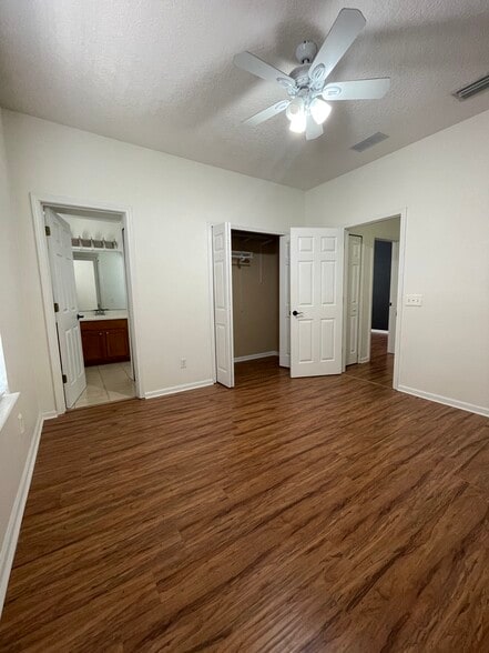 Primary Photo - 12414 Forest Lake Cir N