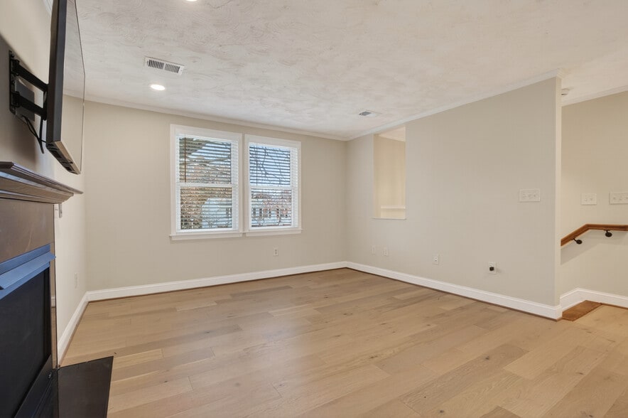 Building Photo - 19204 Saint Johnsbury Ln