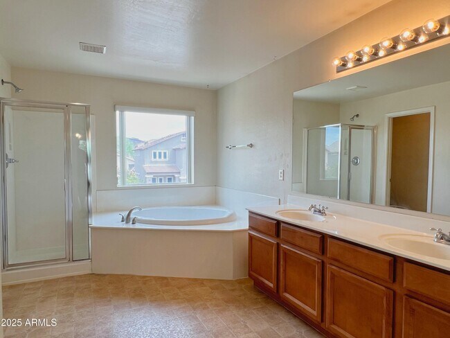 Building Photo - 3041 W Darien Way