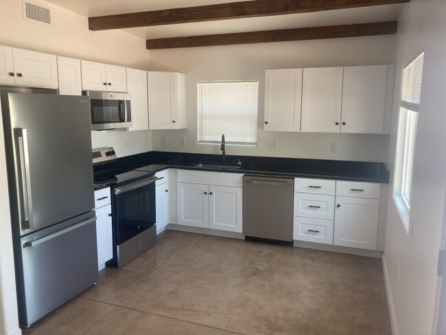 Building Photo - 1050 E Water St